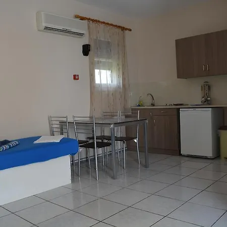 Iro 2* Paralia Agias Foteinis
